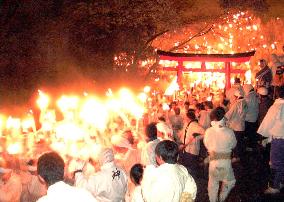 Wakayama fire festival excites revelers